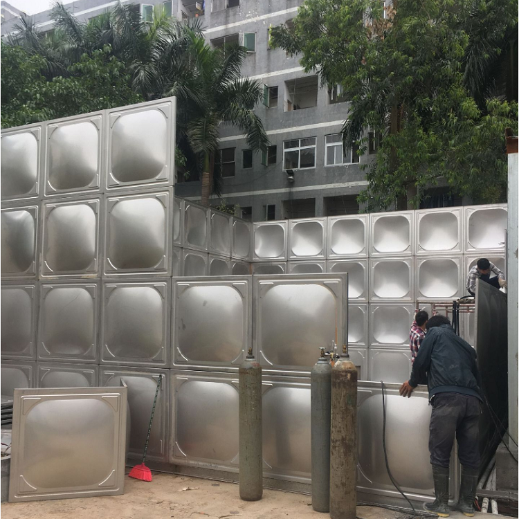 三亚亚龙湾海景国际酒店360立方不锈钢水箱与水泵安装